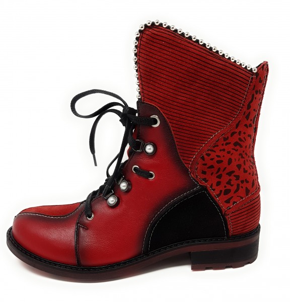 Combat Boot mit auffallenden Details in rot